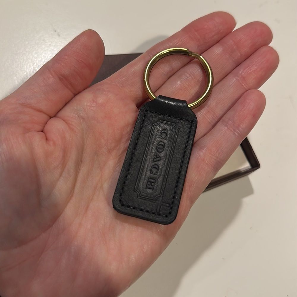 VINTAGE COACH LEATHER FOB KEY CHAIN HANGTAG BRASS COLLECTIBLE - BRAND NEW IN BOX - Picture 9 of 9